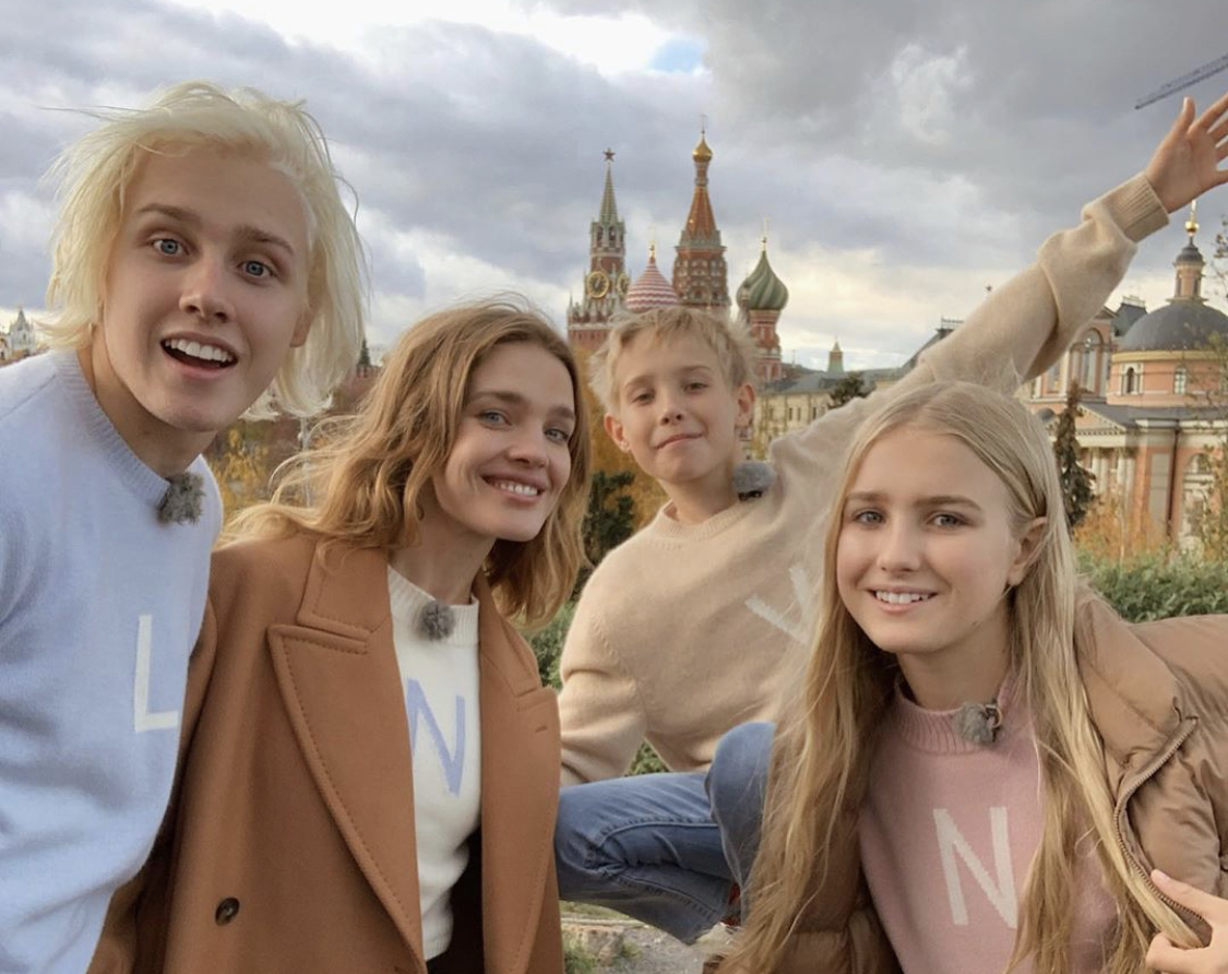 Наталья Водянова с детьми путешествует по России