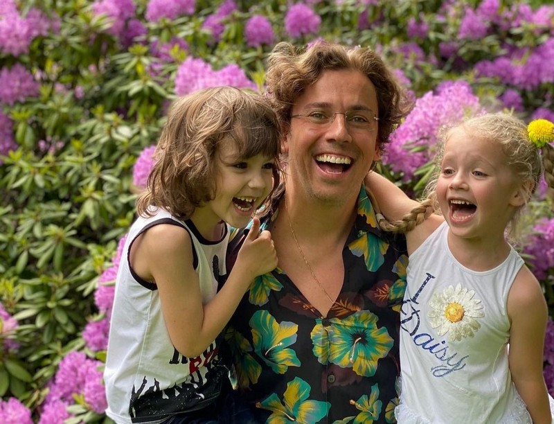 Маленькие ангелочки: Максим Галкин показал новое фото с детьми