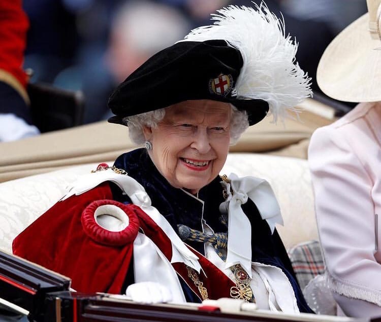 Королева Елизавета II отменила все весенние мероприятия
