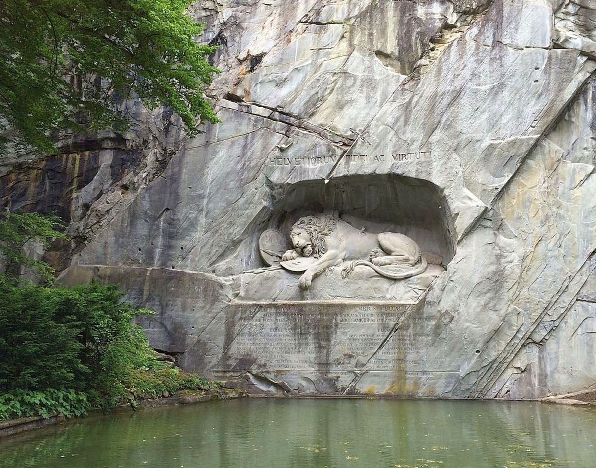 Швейцарскому льву стукнет 200 лет