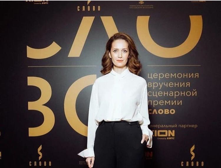 Виктория Исакова показала волосатую грудь и усы