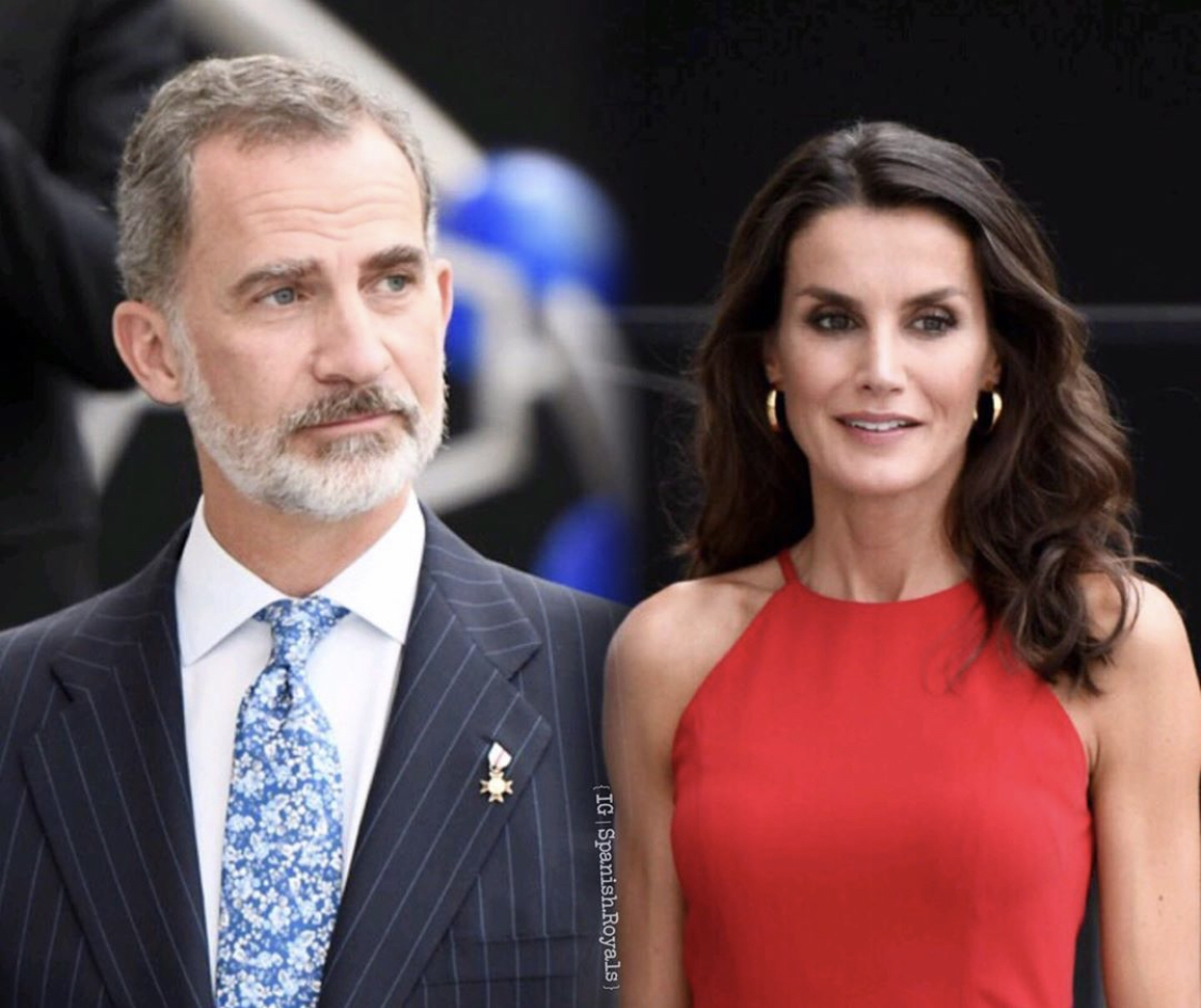 Какие красивые: король Испании с женой и дочками