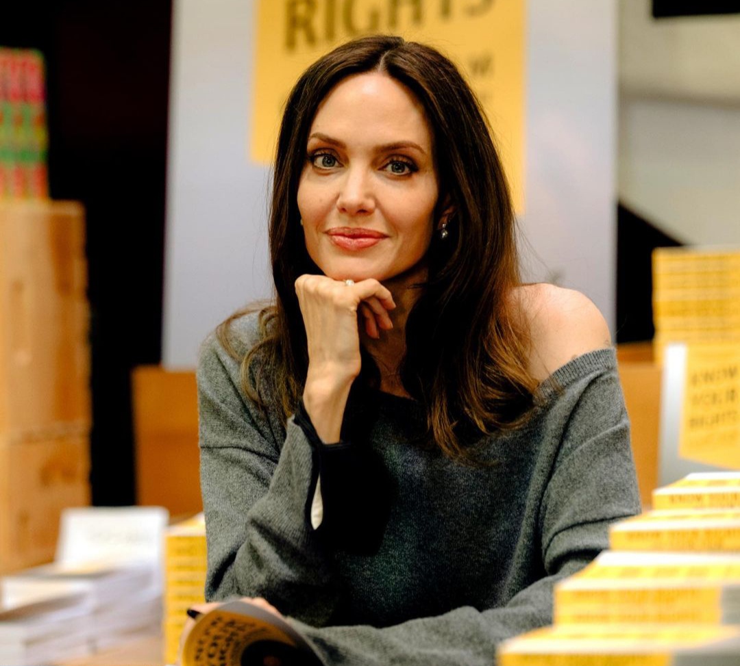 Джоли больше не нужна: The Weekend закрутил роман с другой