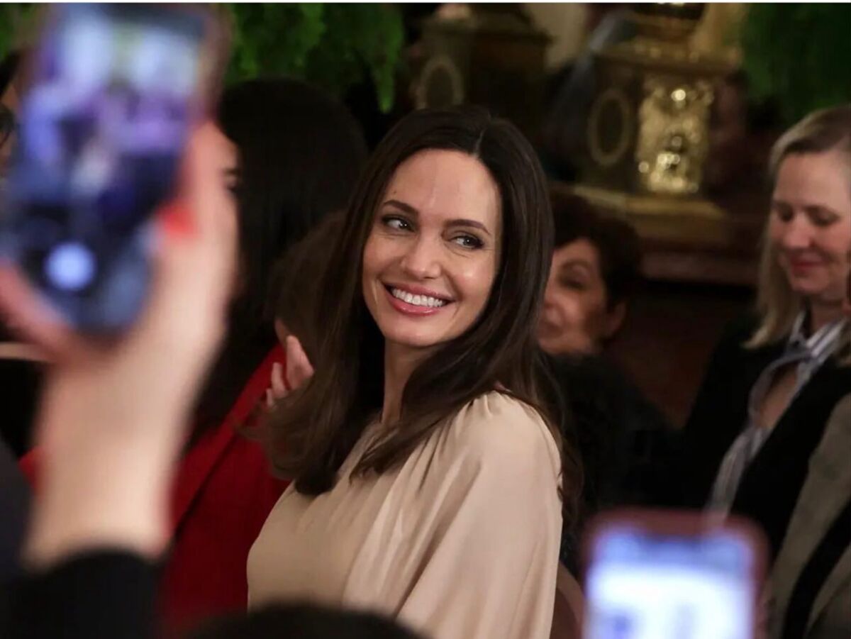 Анджелина Джоли поделилась впечатлением от поездки во Львов