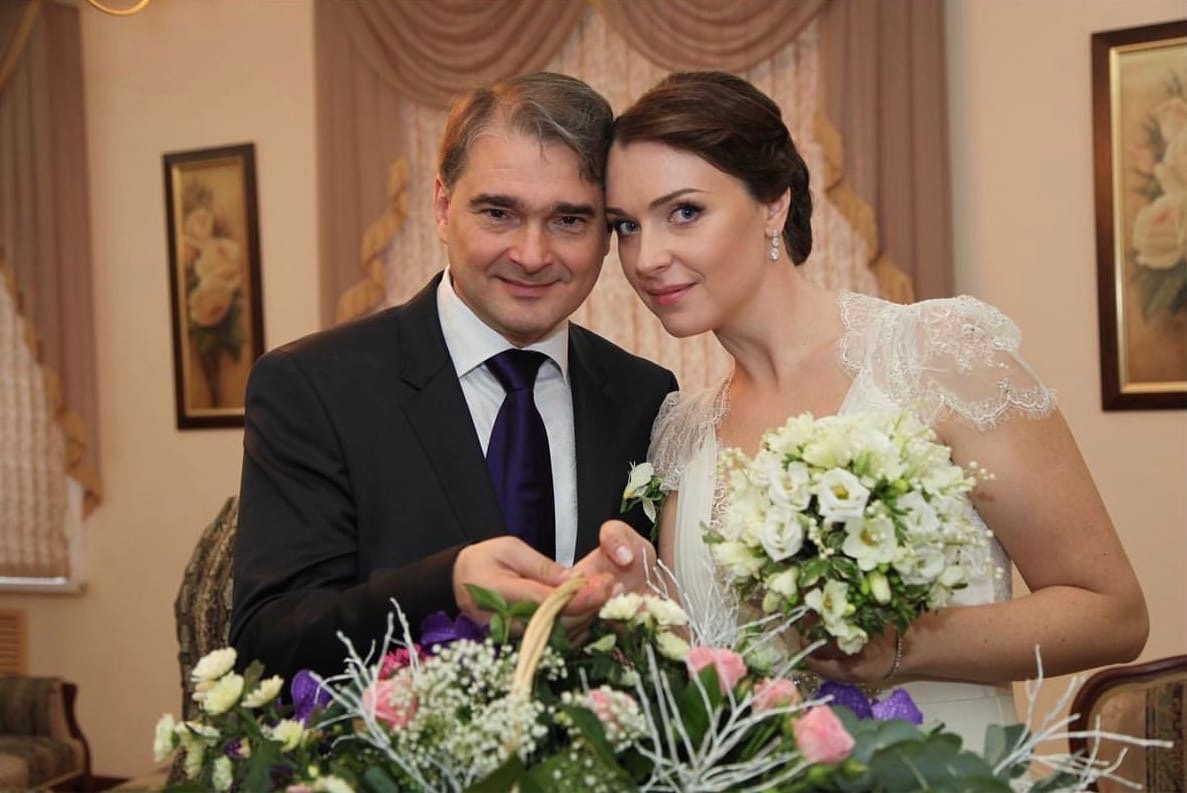 Светлана Антонова показала себя в свадебном платье
