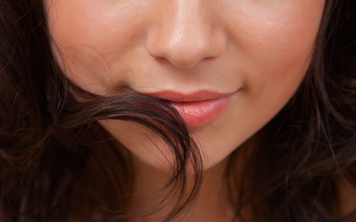 Сухая кожа губ: ищем идеальное средство