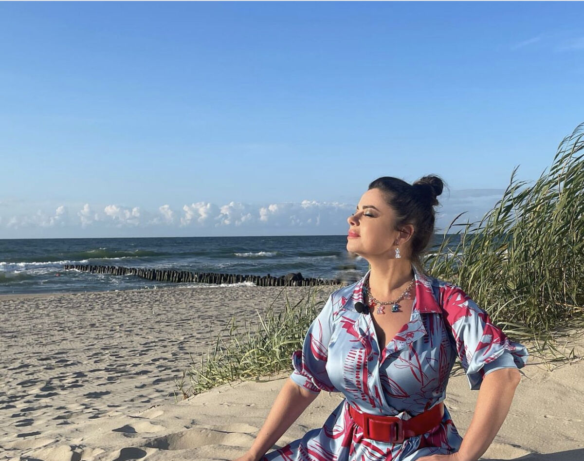 Набрала вес: Наташа Королева на пляже