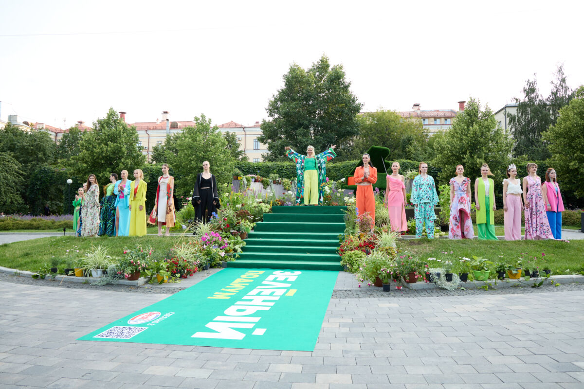 Российские дизайнеры представили свои творения в саду имени Н.Э. Баумана 