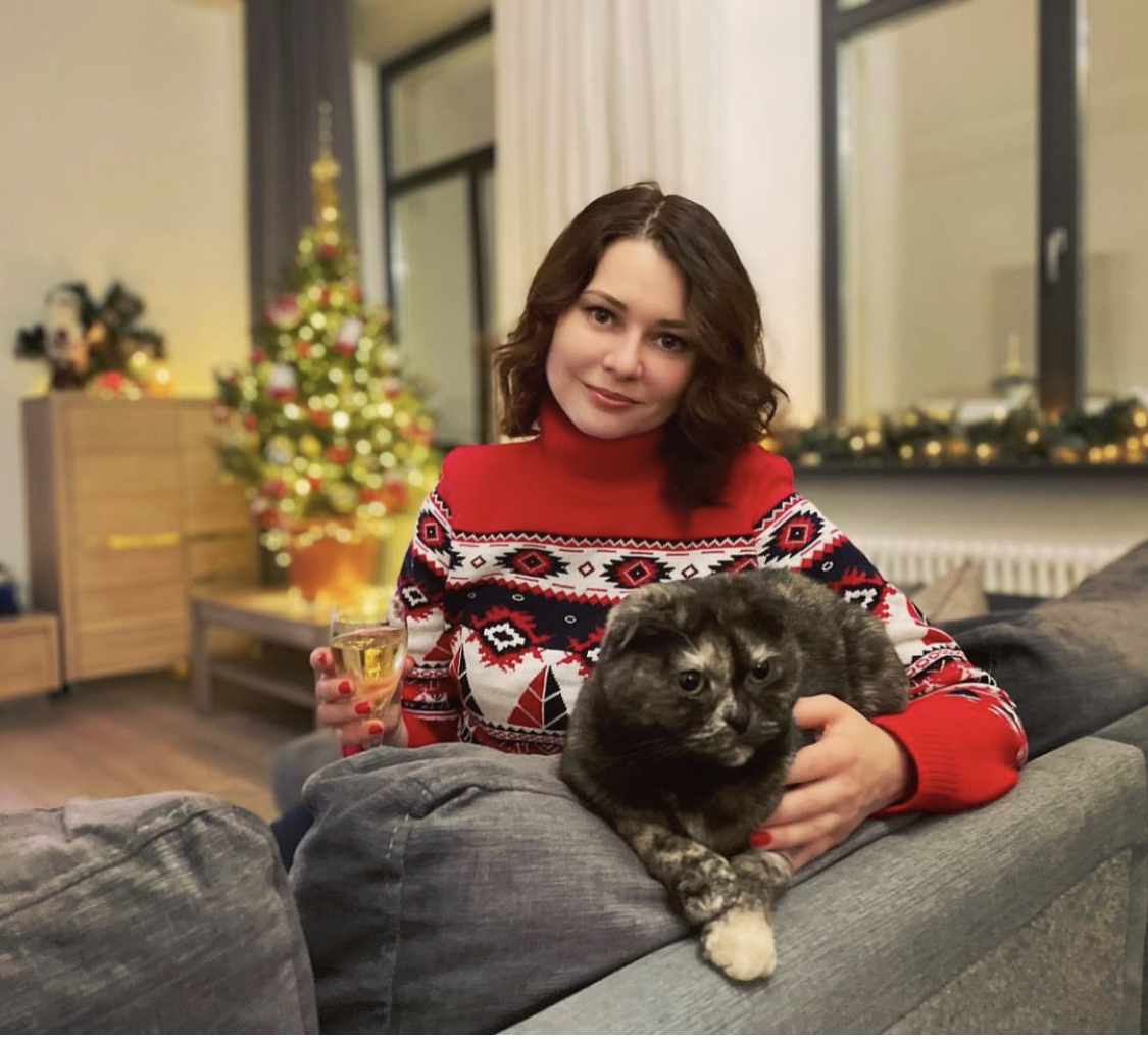 Молодая вдова Сергея Доренко хранит молчание