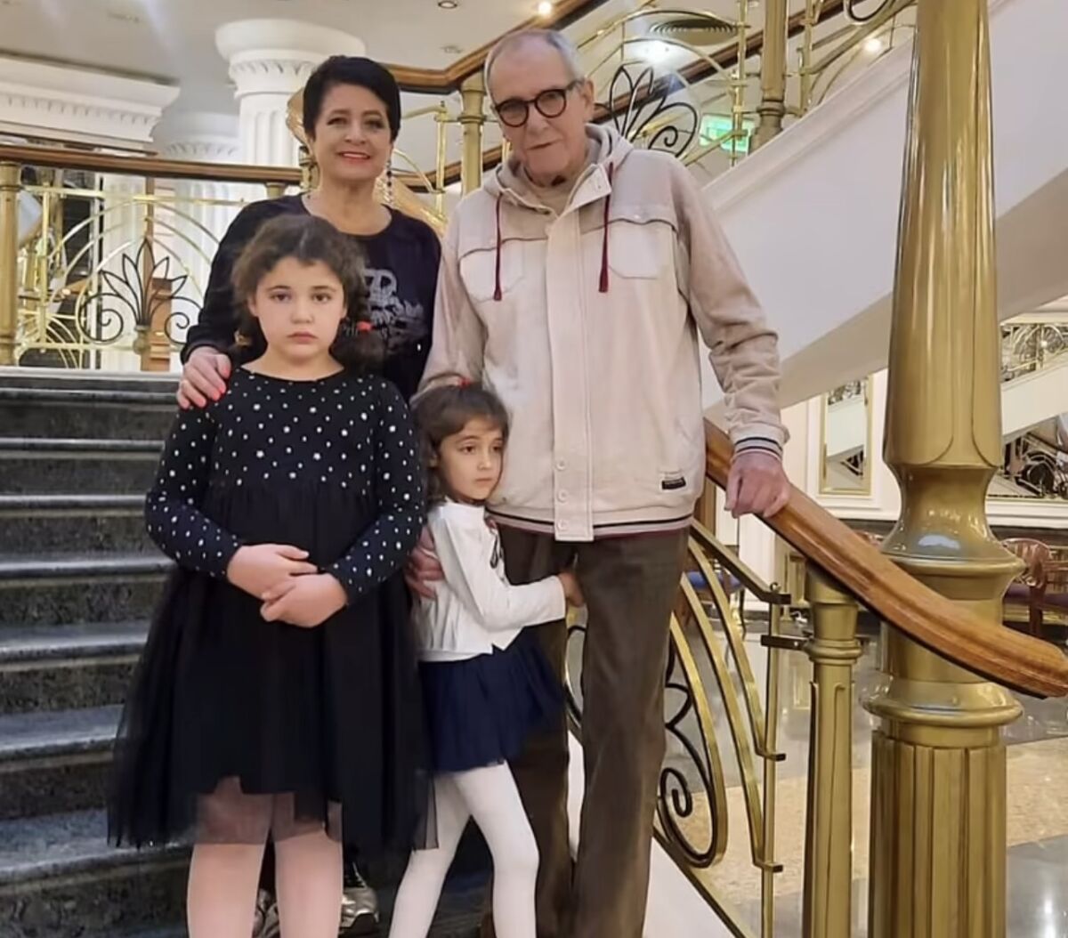 86-летний Эммануил Виторган растрогал поклонников редкими фото дочерей